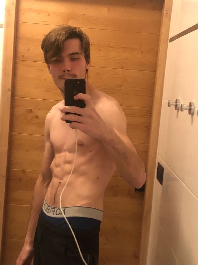 Profil de Emirhan, 22 ans, Libertine à Barnwell