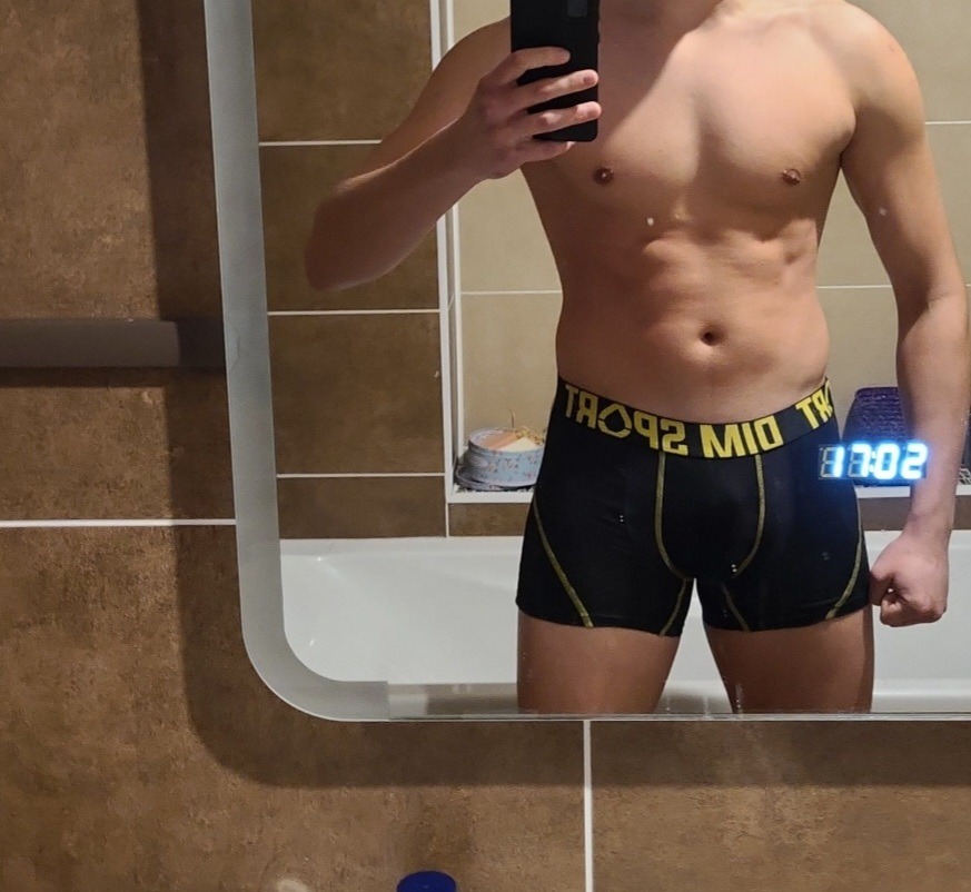 Profil de Manolis, 24 ans, Libertine à Carbon