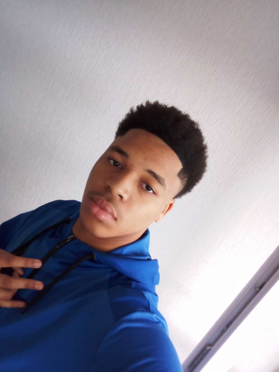 Profil de Ayyoub, 21 ans, Libertine à Renfrew