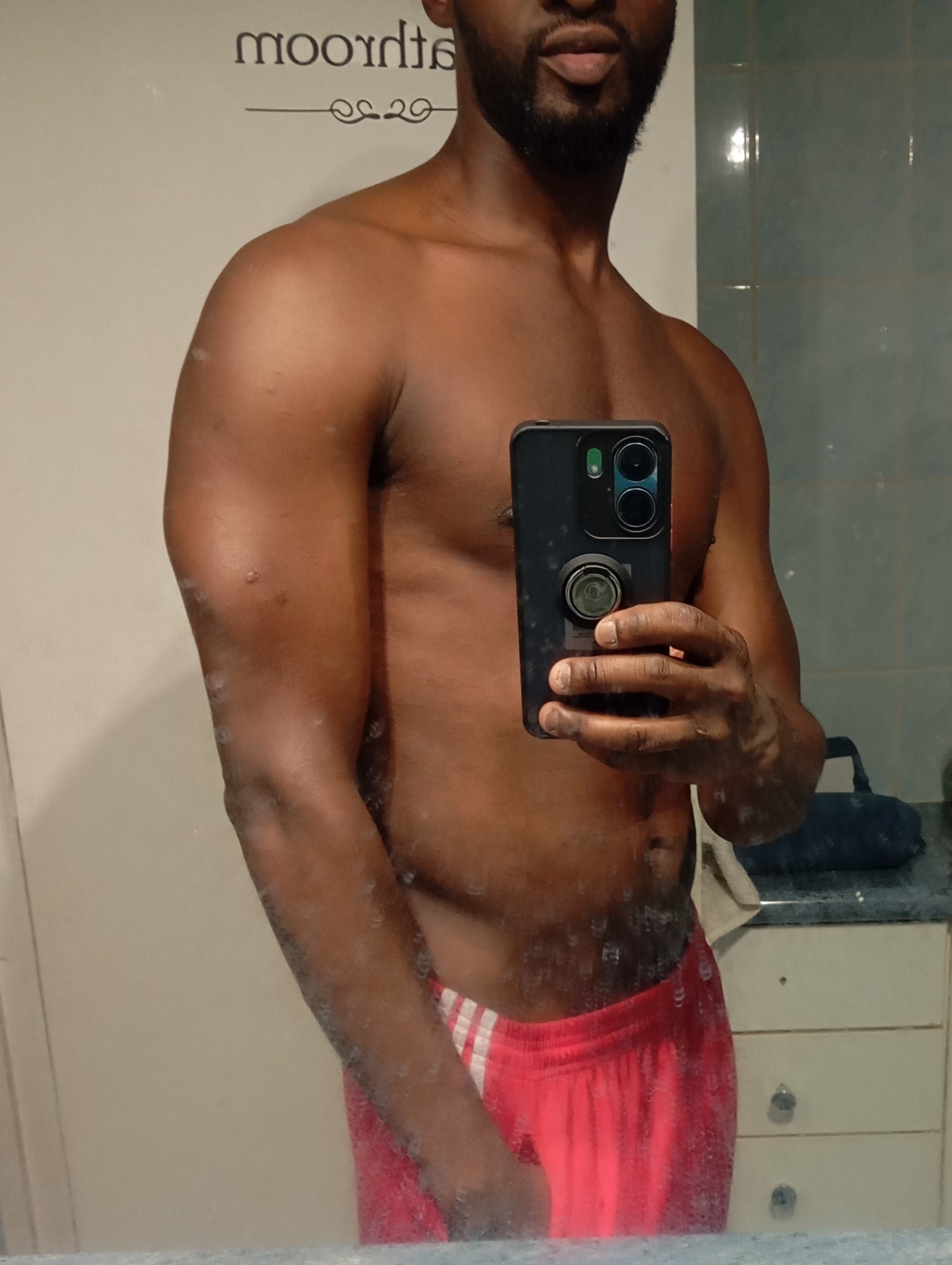 Profil de Curtiss, 28 ans, Libertine à Val-des-Monts