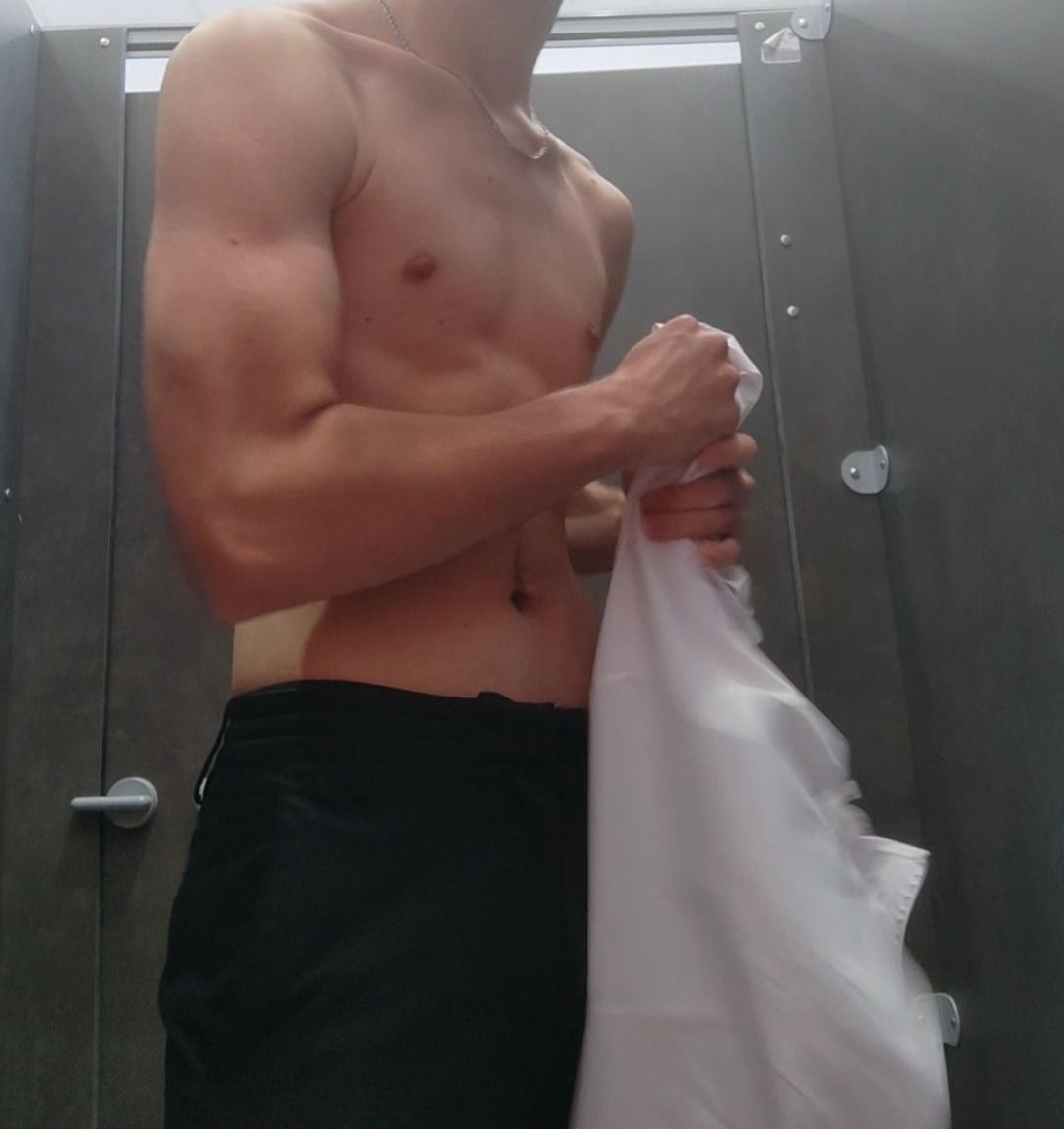 Profil de Azidine, 20 ans, Libertine à Redcliff