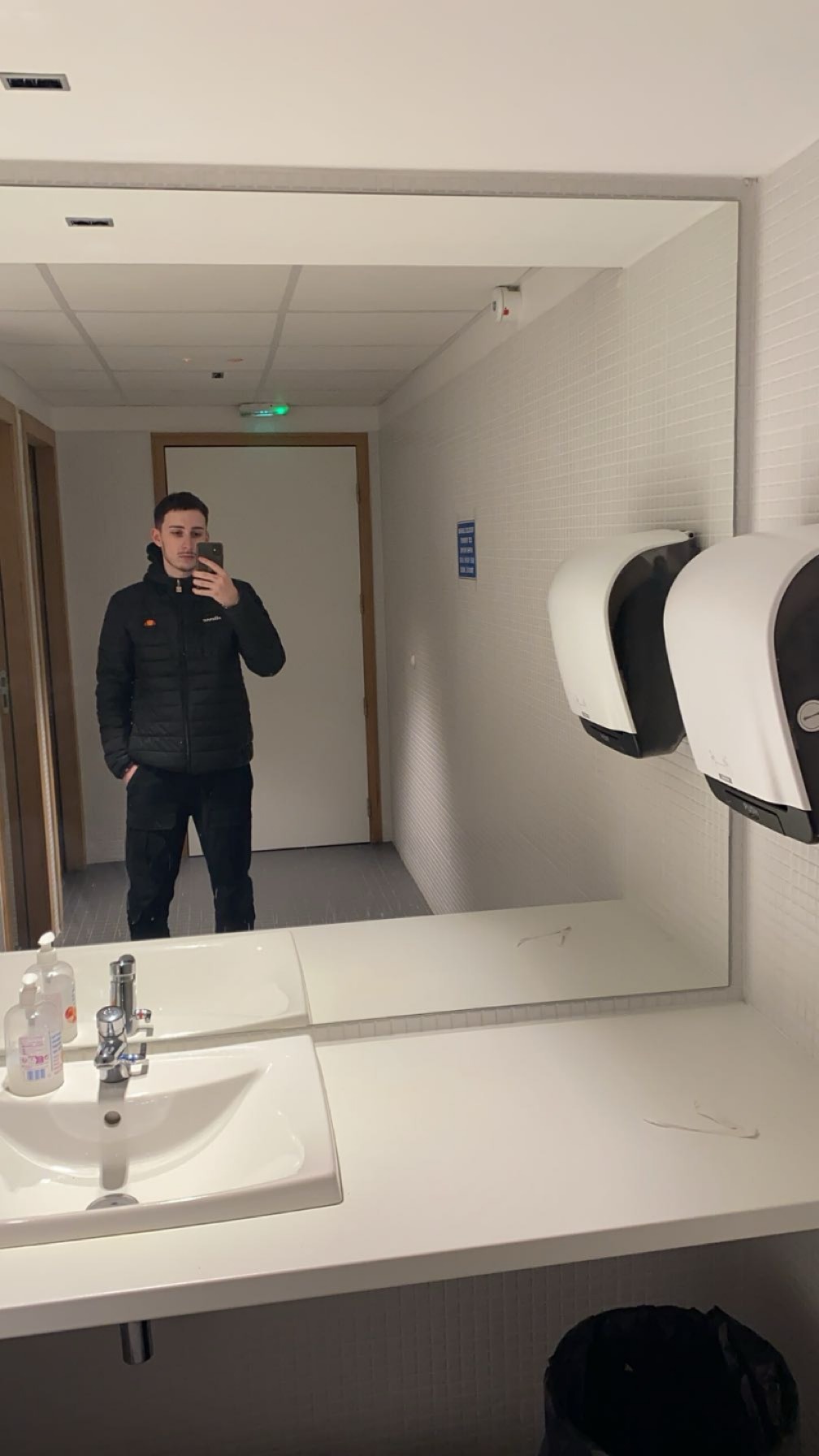 Profil de Momo, 24 ans, Libertine à Saint-Mathieu